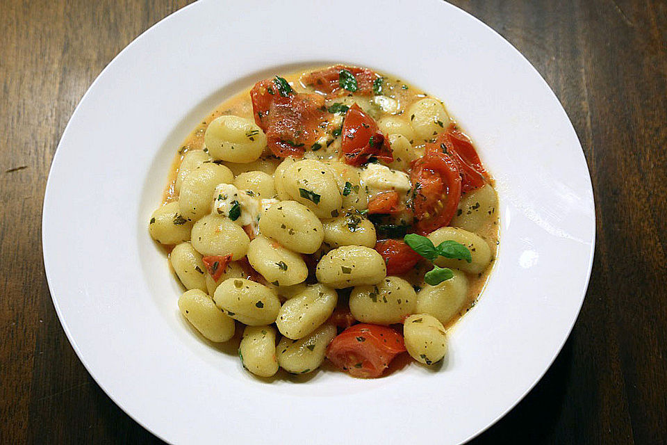 Gnocchi mit Tomaten und Mozzarella