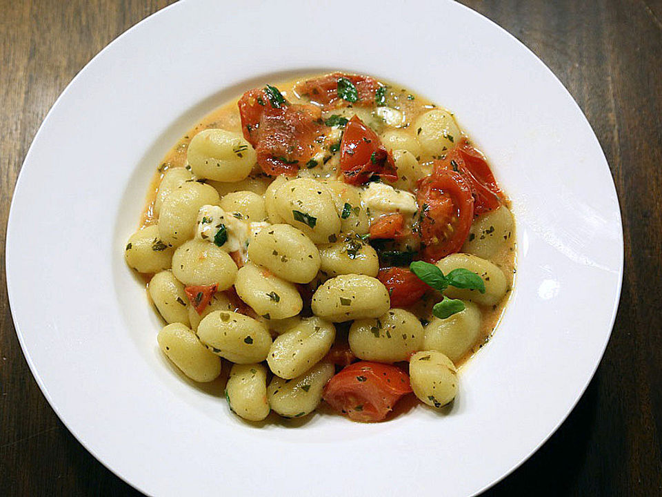 Gnocchi mit Tomaten und Mozzarella von Janaml| Chefkoch