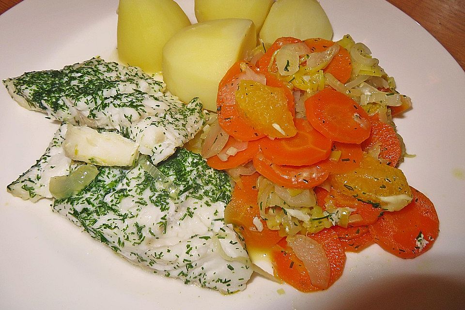 Sanft gegarter Lachs auf Möhren-Orangen-Fenchel-Gemüse