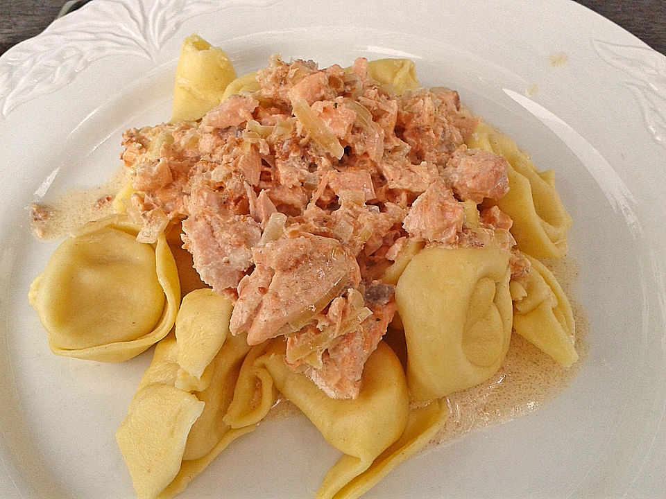 Tortelloni mit Lachs - Sahne - Sauce von jeli13| Chefkoch