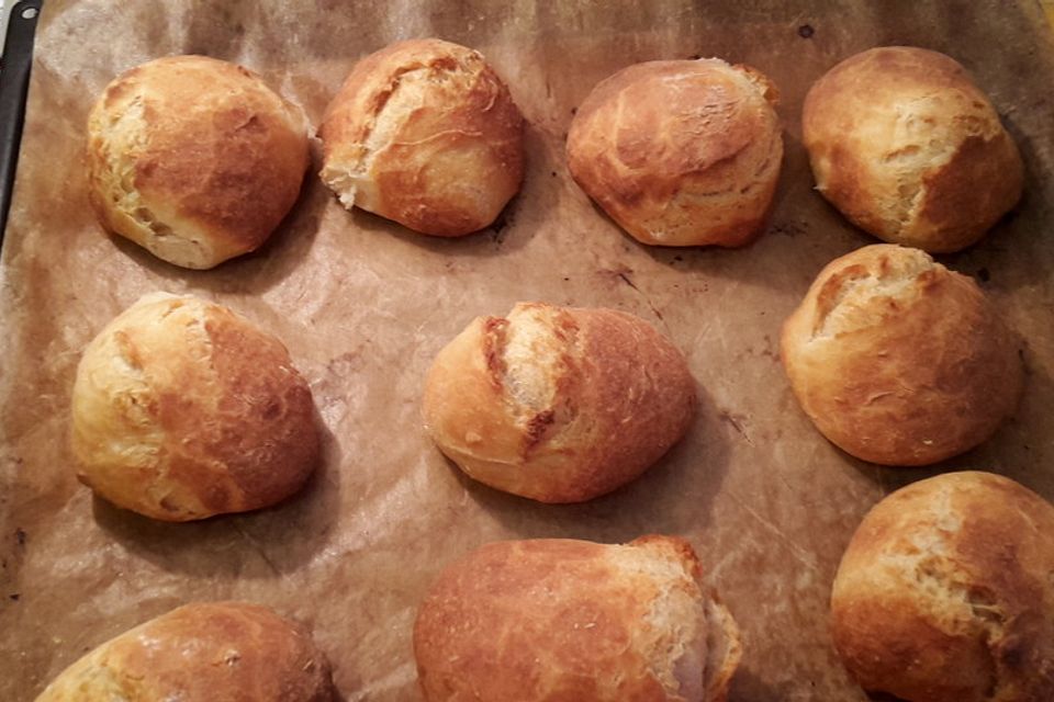 Brötchen mit Milchkefir