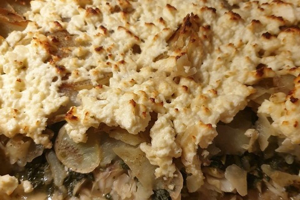 Pangasiusfilet mit Blattspinat und Kartoffelmantel Pangasiusfilet mit Blattspinat und Kartoffelmantel