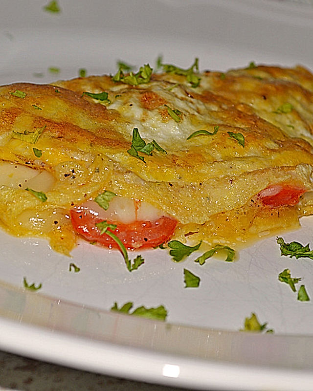 Omelett mit Tomaten und Käse