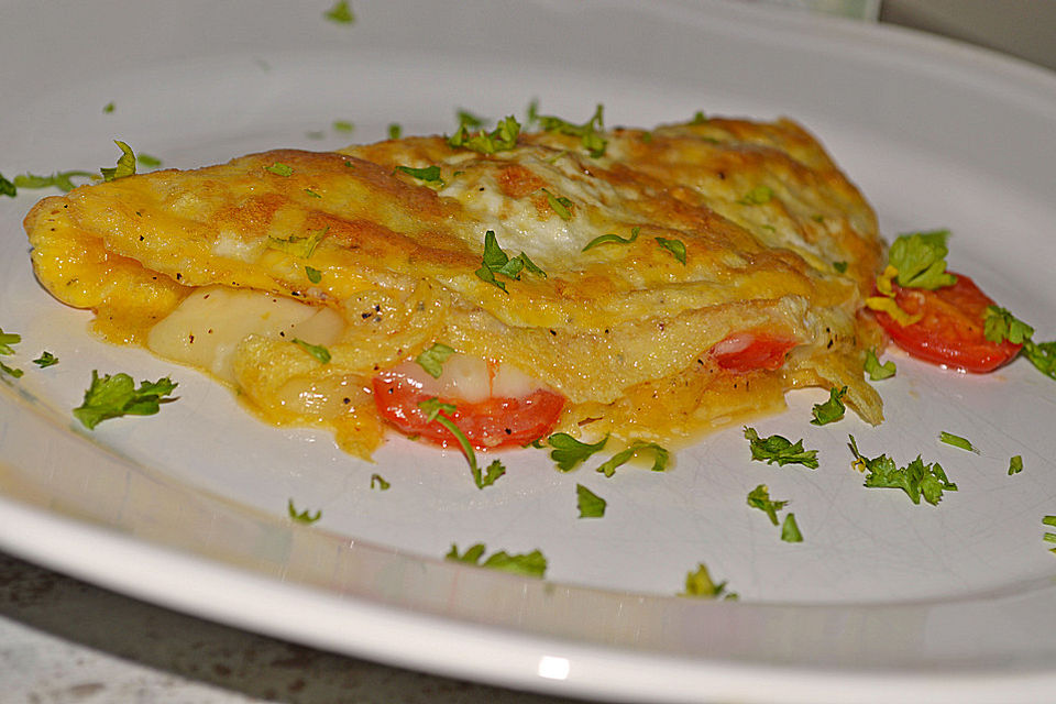 Omelett mit Tomaten und Käse