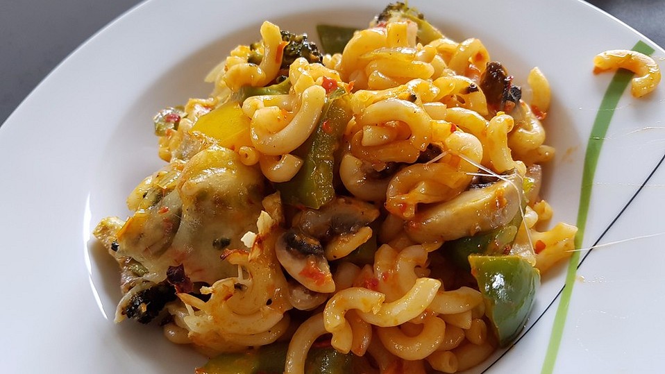 Nudelauflauf mit Ajvar von marialma Nudelauflauf mit Ajvar von marialma