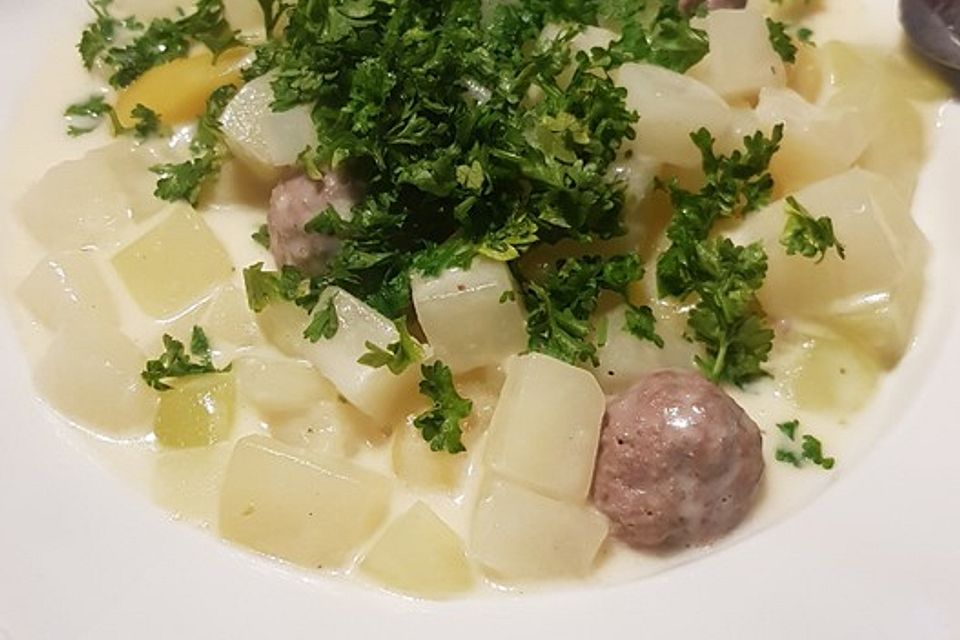 Kohlrabieintopf mit Kartoffeln und Rinderhackklößchen