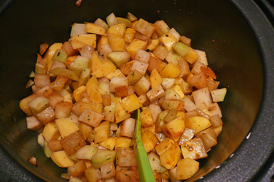 Kohlrabieintopf mit Kartoffeln und Rinderhackklößchen