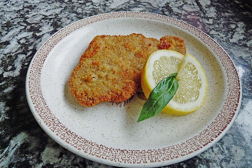 Wiener Schnitzel mit Kartoffel - Gurken - Salat