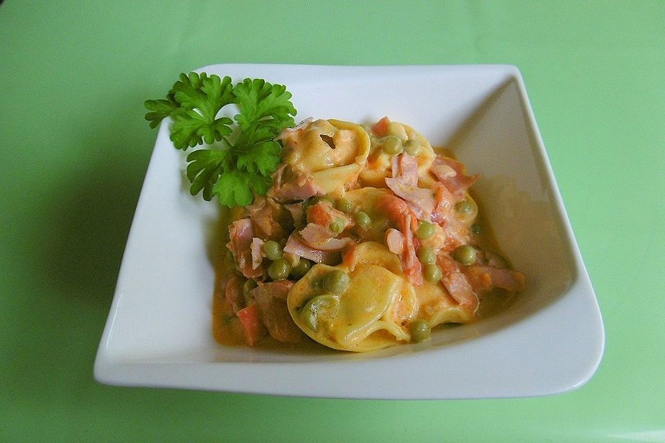 Tortellini in Schinken - Sahne - Sauce