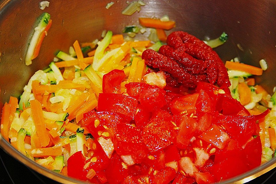 Tomaten - Zucchini - Möhren - Sauce