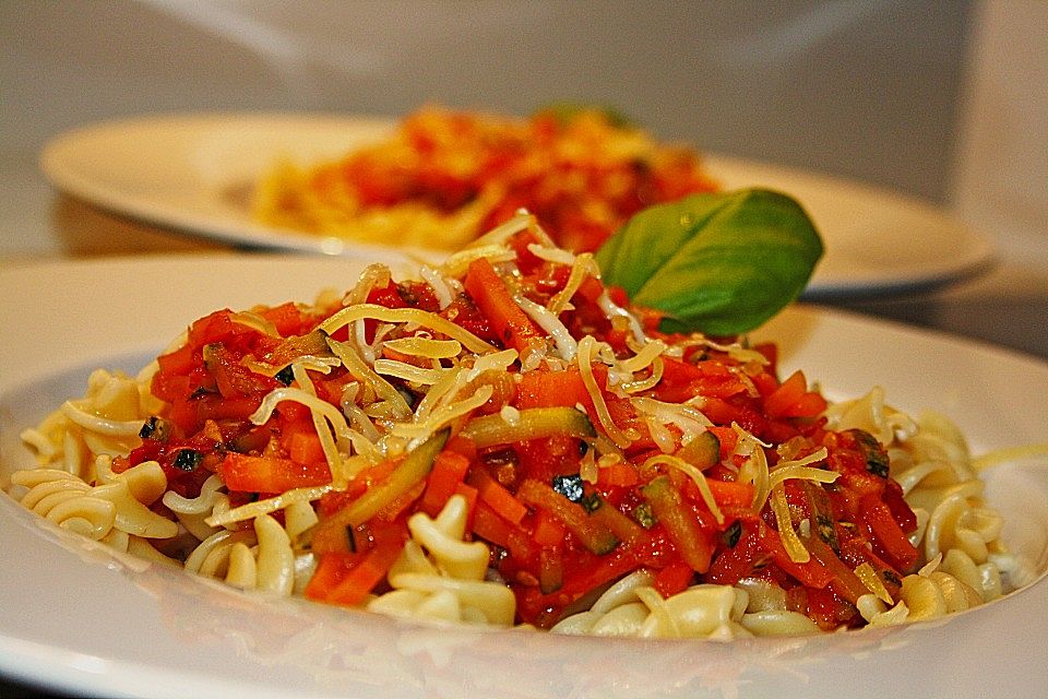 Tomaten - Zucchini - Möhren - Sauce