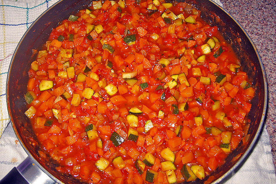 Tomaten - Zucchini - Möhren - Sauce