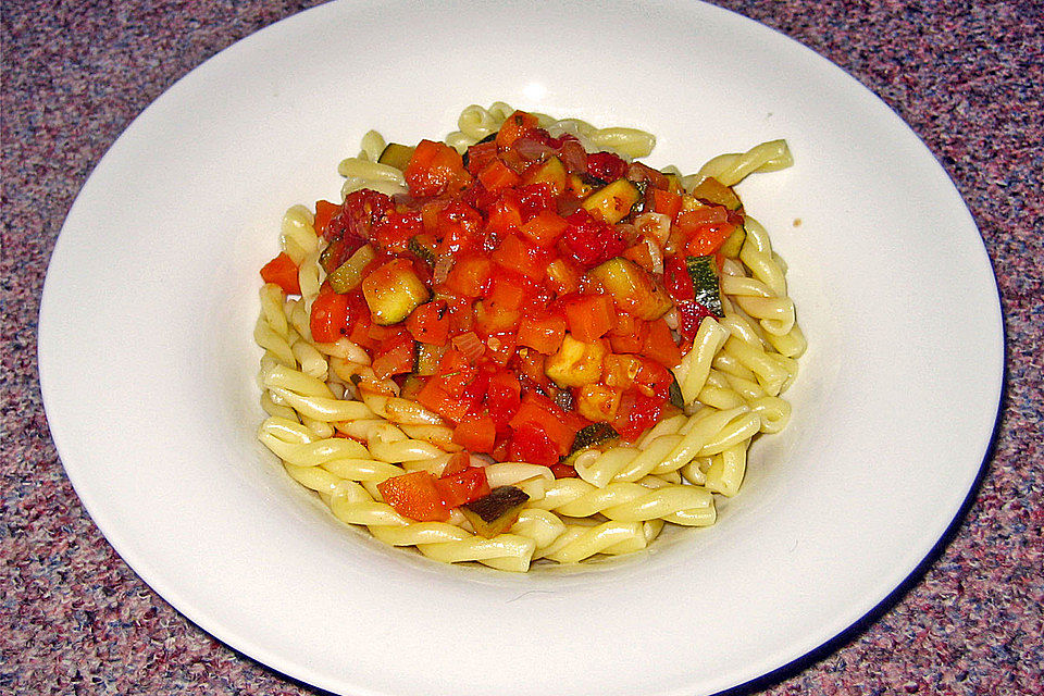 Tomaten - Zucchini - Möhren - Sauce