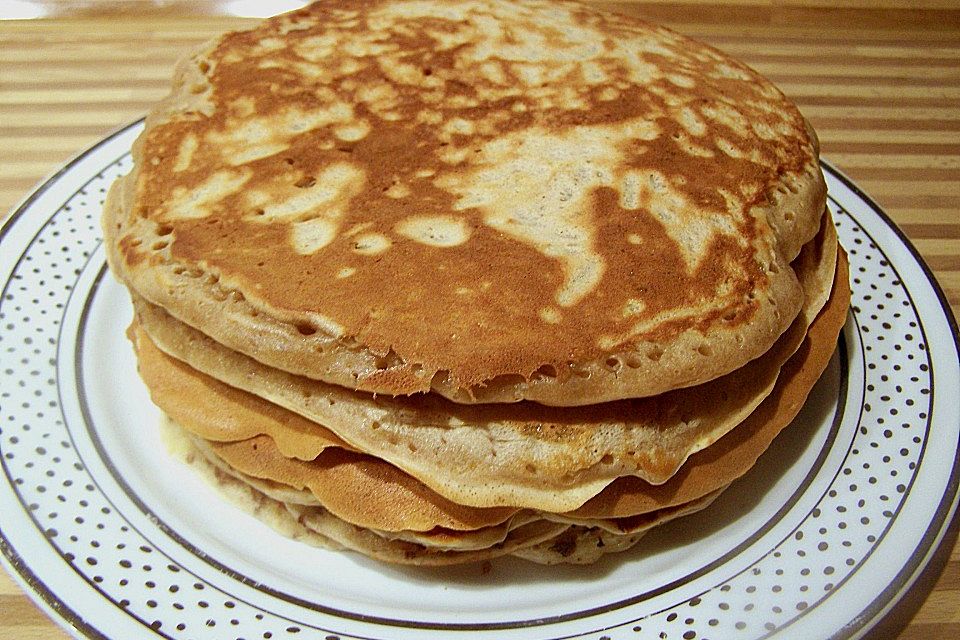 Pfannkuchen mit Apfel und Schokolade