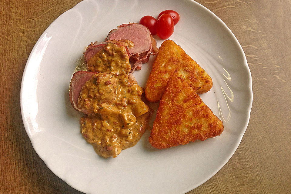 NT-Schweinefilet im Speckmantel mit Champignons und Spätzle