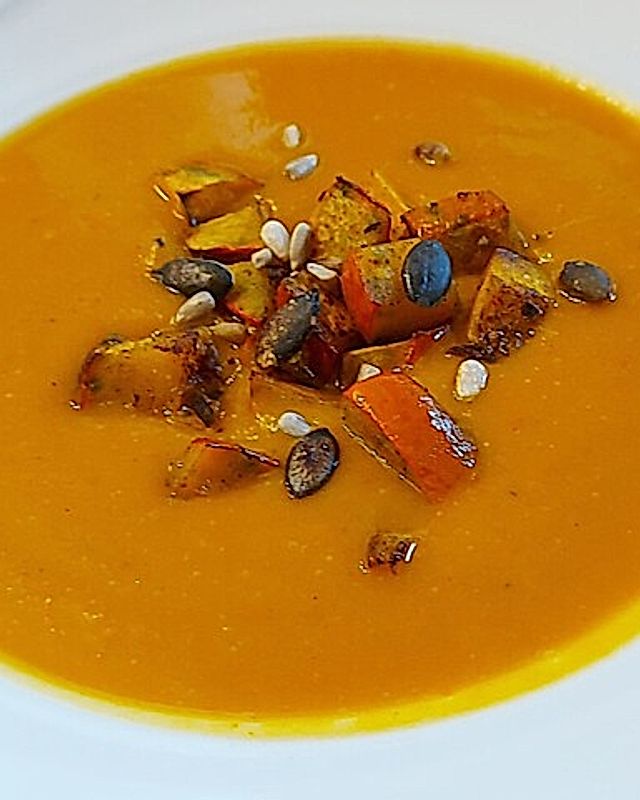Kürbiscremesuppe mit gerösteten Kürbiskernen und Kernöl von GourmetKathi