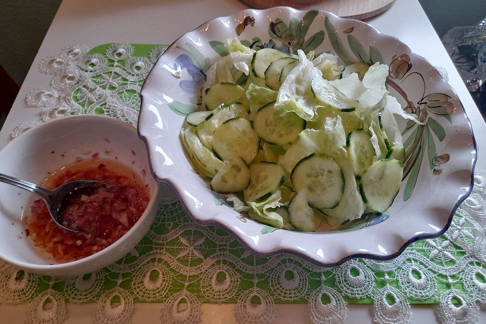 Salatsauce mit einem leichten Blutorangengeschmack für Blattsalate