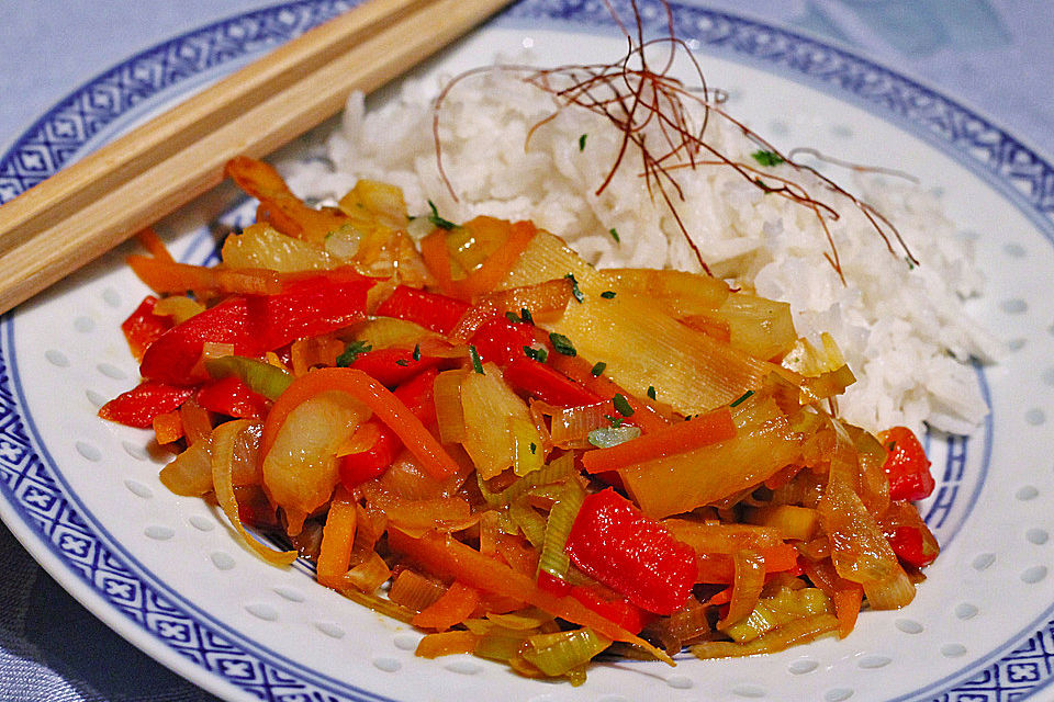 Asiatisch - scharfe Gemüsepfanne mit Ananas