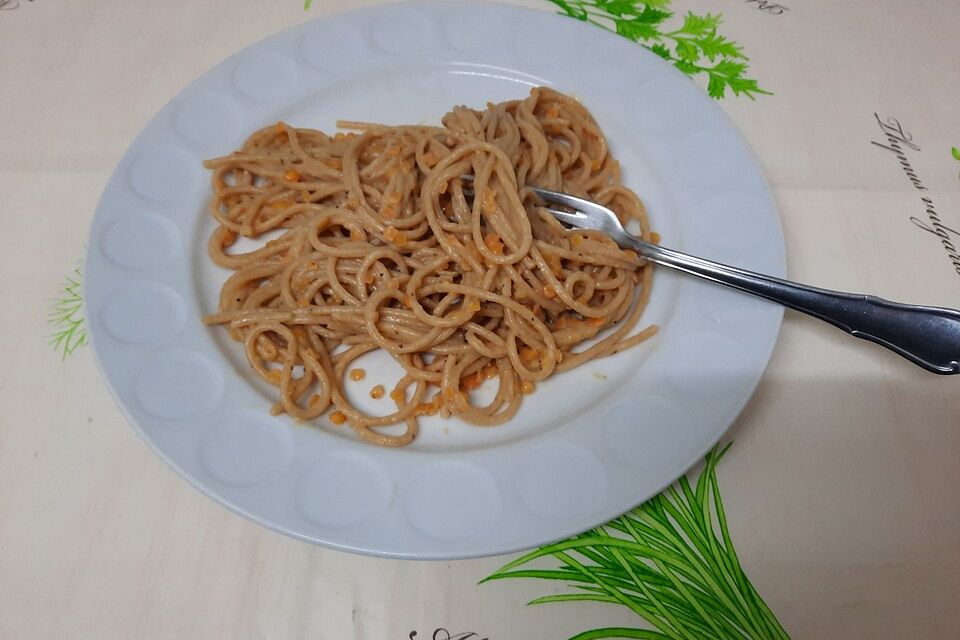 Spaghetti mit roter Linsensauce