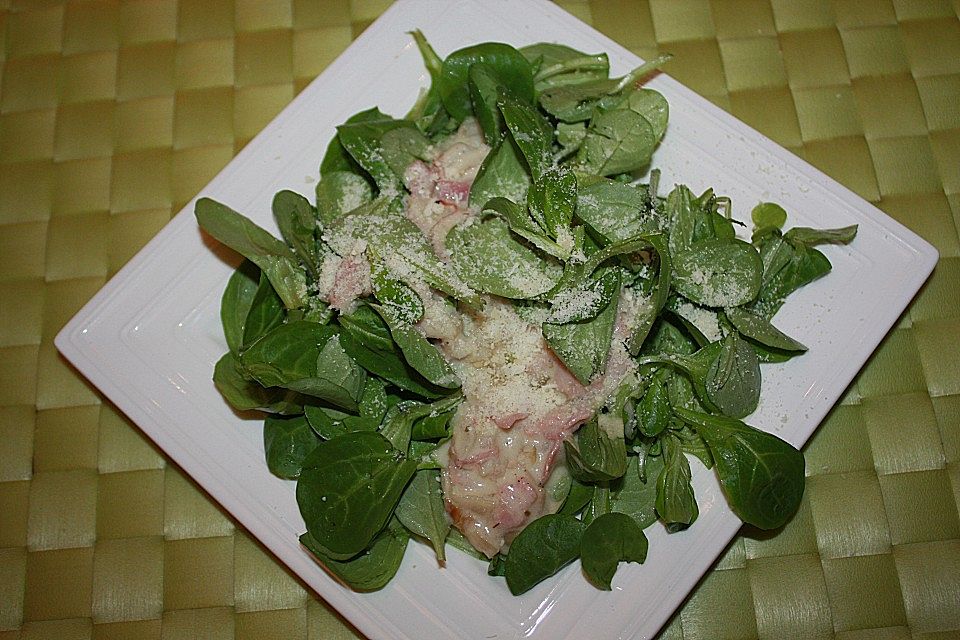 Feldsalat mit Zwiebelschmelz