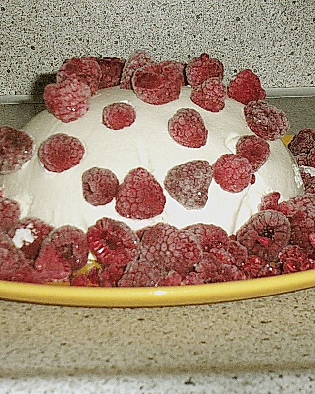 Joghurtkuppel mit Roter Grütze