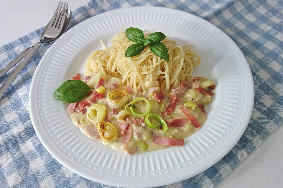 Spaghetti mit Schinken-Lauch-Sauce