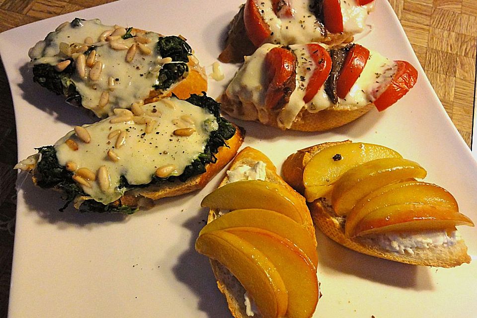 Ziegenfrischkäse - Bruschetta mit karamellisierten Äpfeln