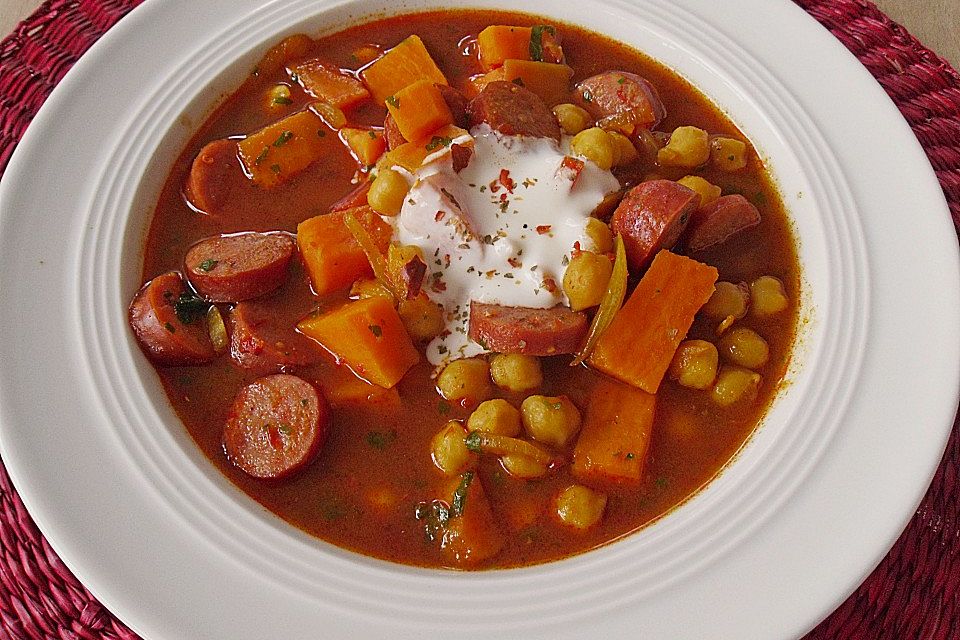 Kichererbsensuppe mit Süßkartoffeln und Paprikawurst