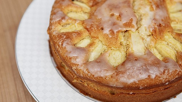 Feiner Sandkuchen mit Äpfeln von traude Feiner Sandkuchen mit Äpfeln von traude