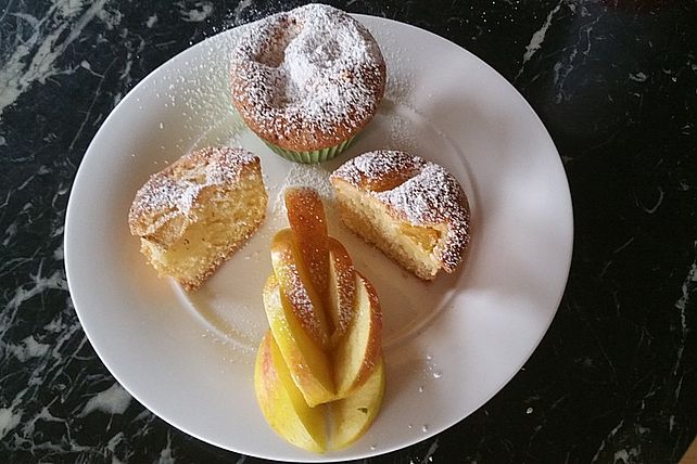 Feiner Sandkuchen mit Äpfeln von traude| Chefkoch