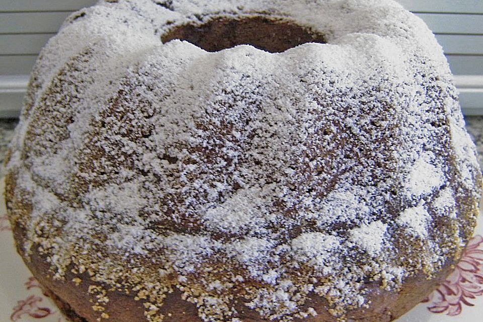 Gugelhupf mit Rosinen Gugelhupf mit Rosinen