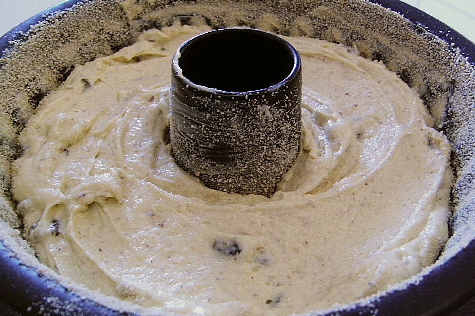 Gugelhupf mit Rosinen Gugelhupf mit Rosinen
