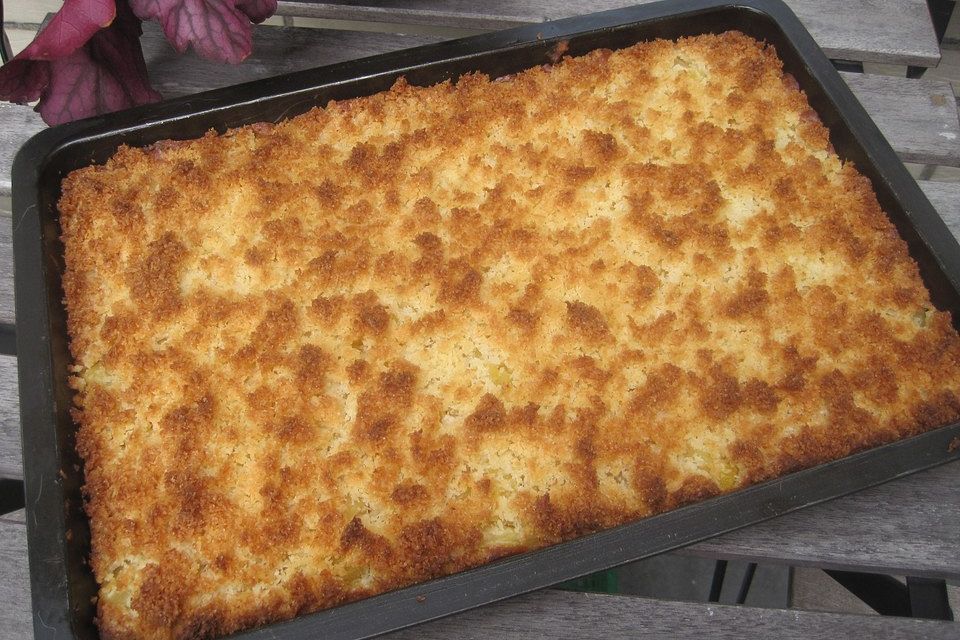 Blechkuchen mit Ananas und Kokosstreuseln