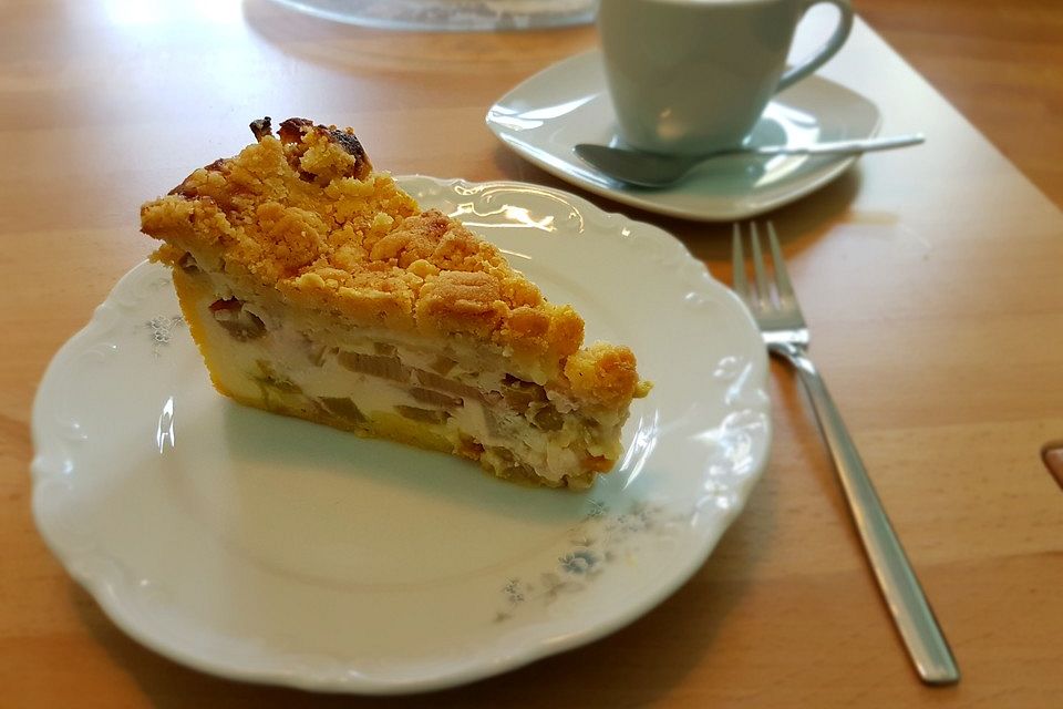 Rhabarberkuchen mit Quarkcreme und Streuseln