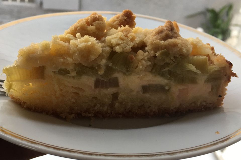 Rhabarberkuchen mit Quarkcreme und Streuseln