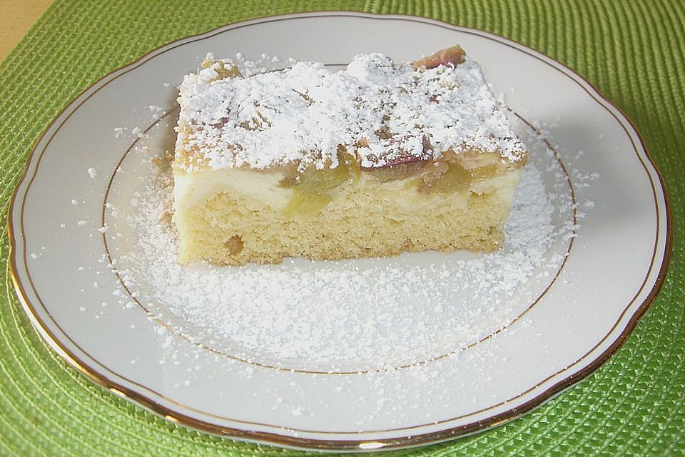 Rhabarberkuchen mit Quarkcreme und Streuseln