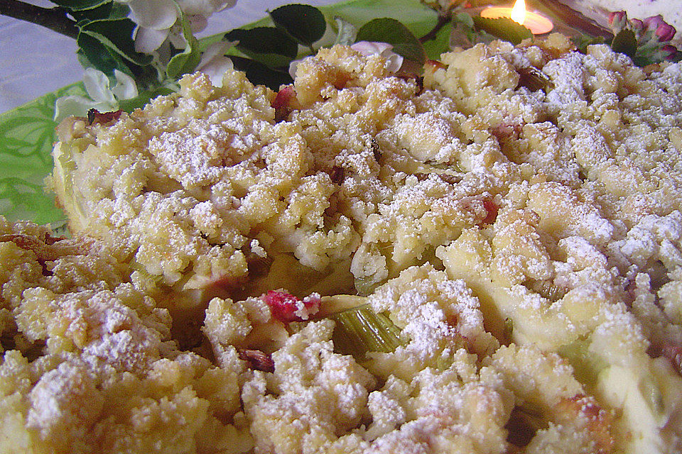 Rhabarberkuchen mit Quarkcreme und Streuseln