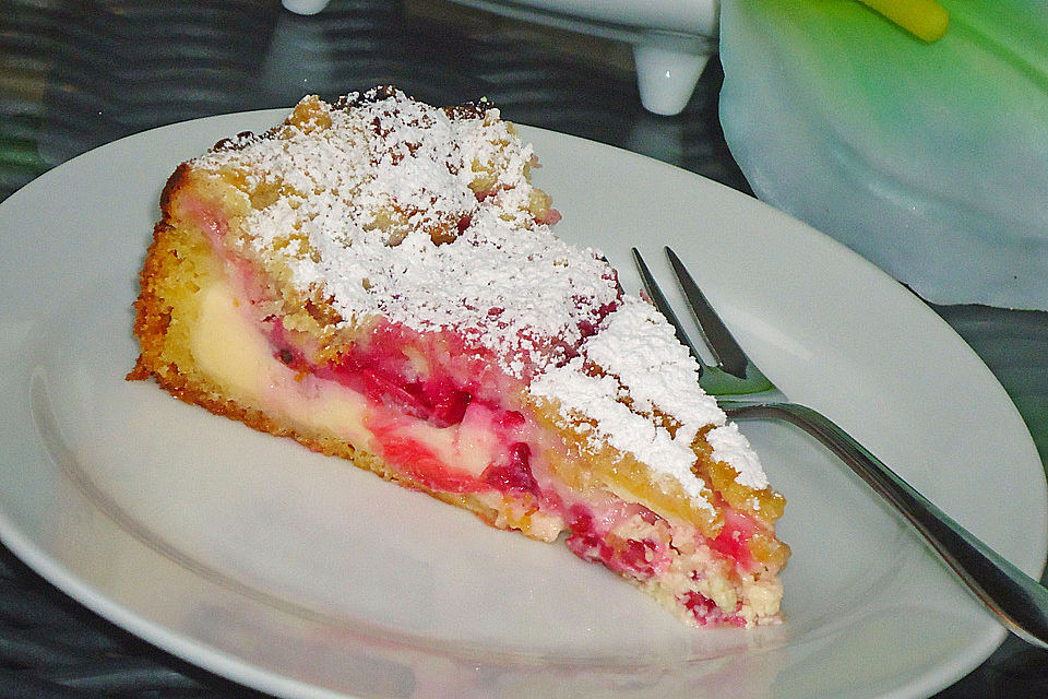 Rhabarberkuchen mit Quarkcreme und Streuseln