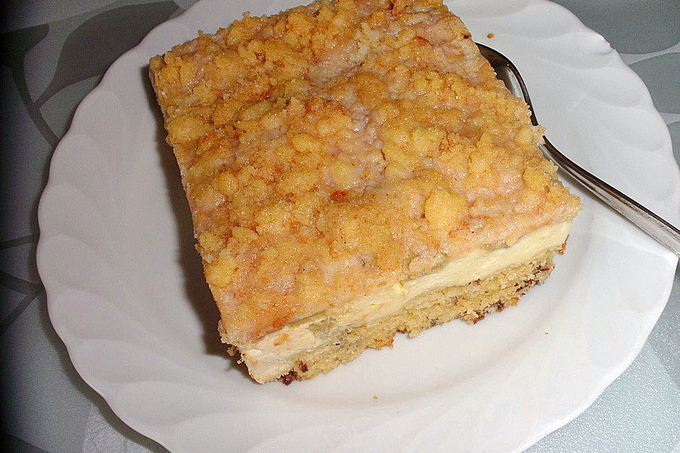 Rhabarberkuchen mit Quarkcreme und Streuseln