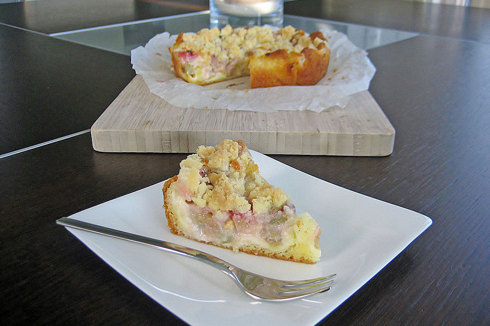 Rhabarberkuchen mit Quarkcreme und Streuseln