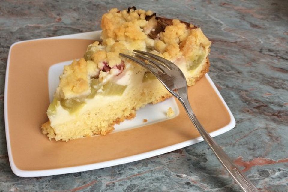 Rhabarberkuchen mit Quarkcreme und Streuseln