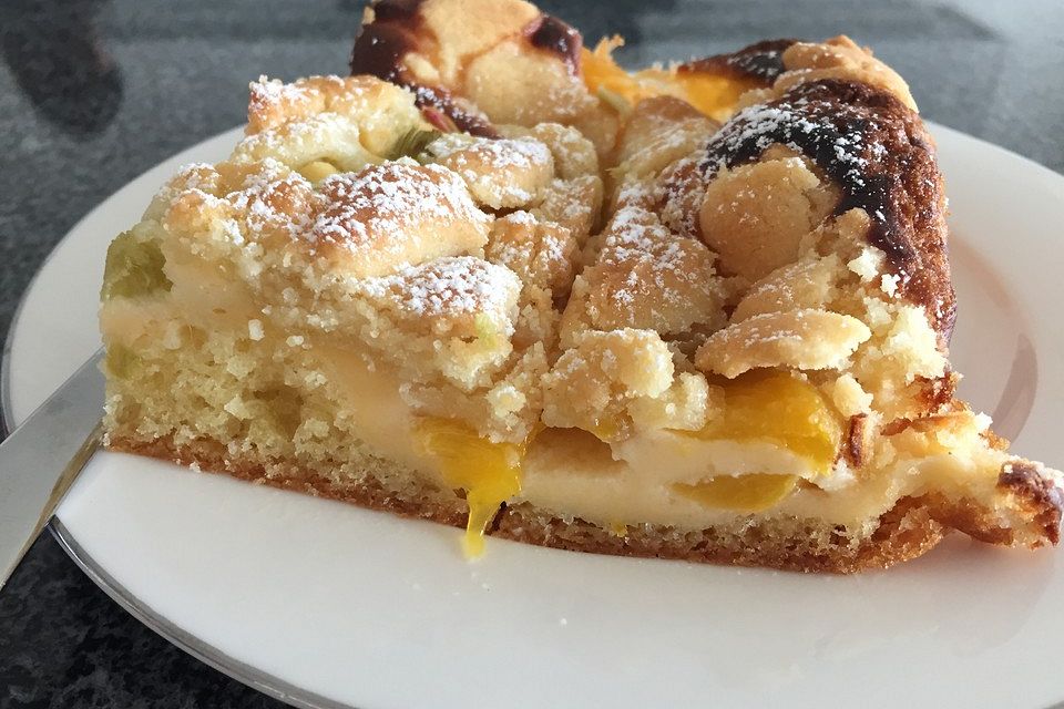 Rhabarberkuchen mit Quarkcreme und Streuseln