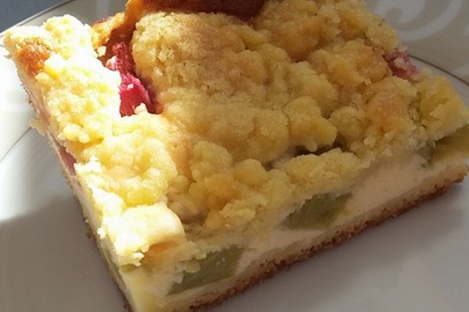 Rhabarberkuchen mit Quarkcreme und Streuseln