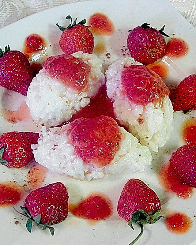Sommerdessert mit Erdbeeren und Milchreis