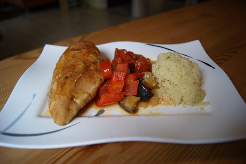 Couscous mit Hähnchen in mediterraner Sauce