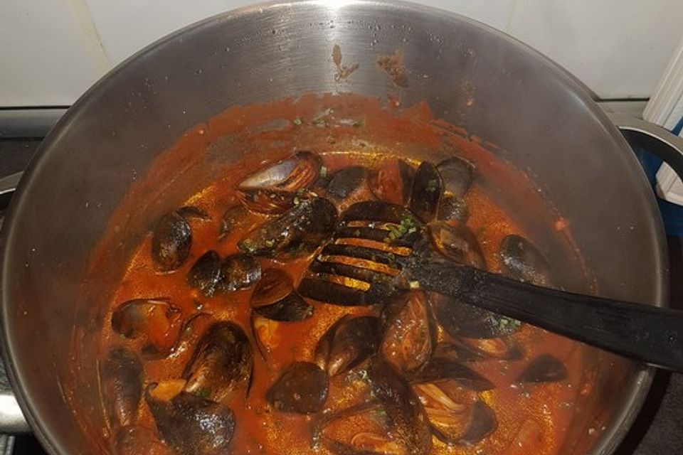 Miesmuscheln in Tomatensoße auf italienische Art