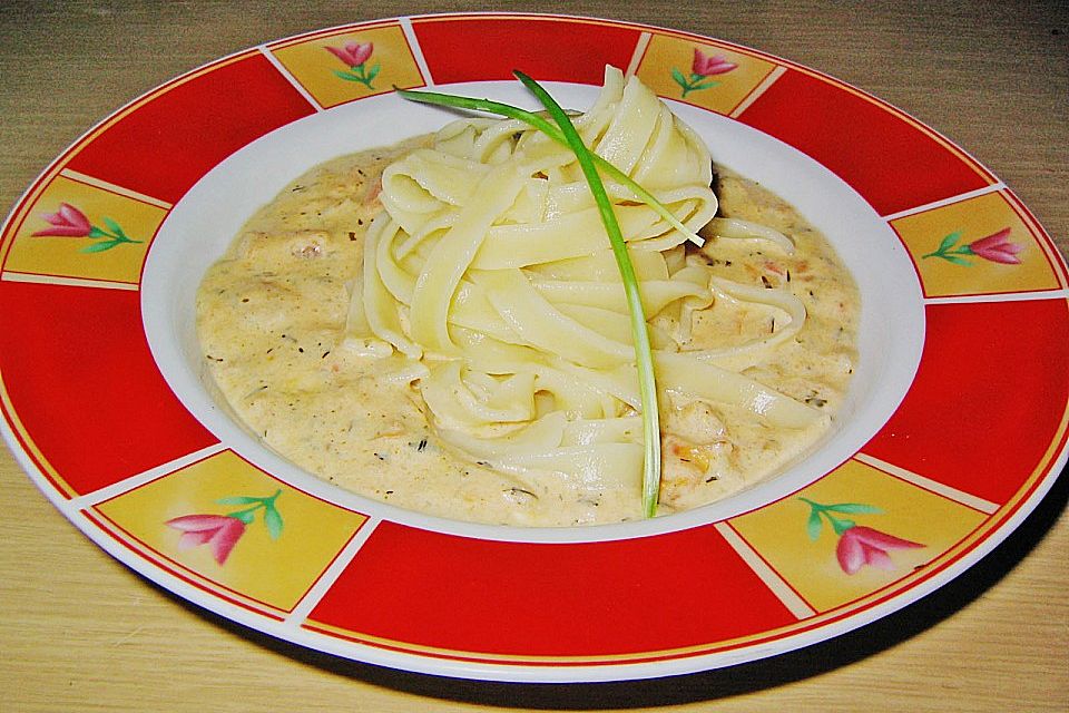 Sayas Bandnudeln mit Frischkäse - Tomatensauce