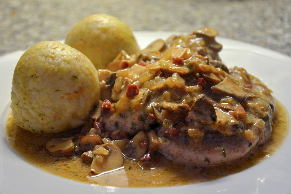 Schnitzelauflauf mit Champignon - Weißwein - Sahnesoße