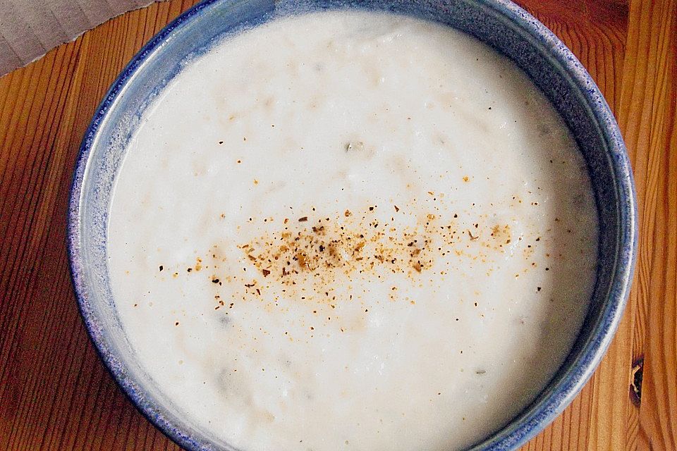 Weiße Rüben-Cremesuppe mit Ziegenfrischkäse