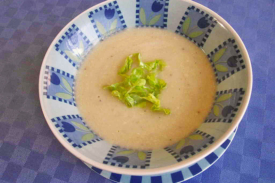 Weiße Rüben-Cremesuppe mit Ziegenfrischkäse